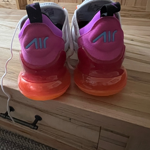 Nike Air Max 270 - Picture 3 of 6